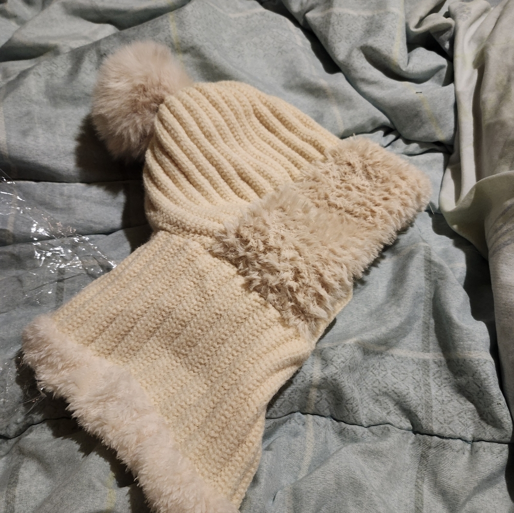 Cozy Cream Knit Pom-Pom Hat